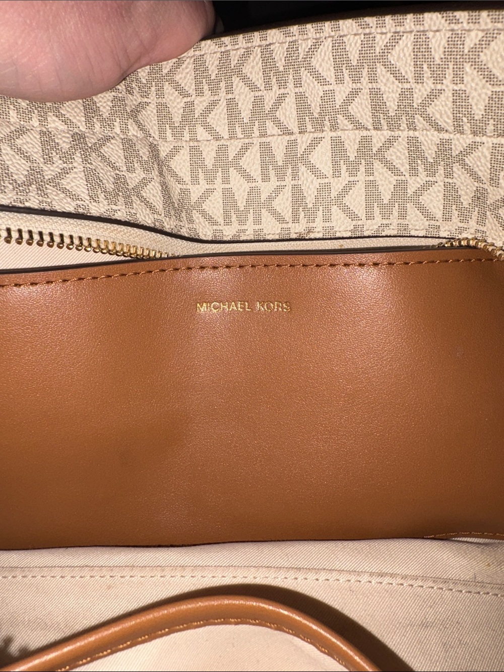 Michael Kors Signature Tote in Vanilla with Acorn Trim and Matching Wallet - Picture 12 of 16